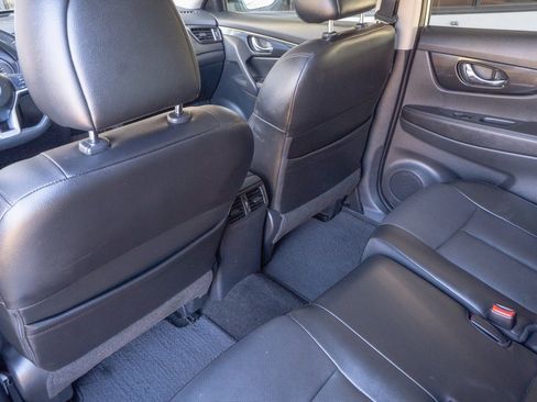 Used 2018 Nissan Rogue SL w/ Premium Package image 18