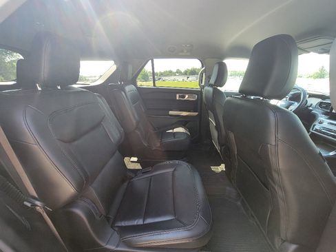 Used 2023 Ford Explorer XLT w/ Equipment Group 202A AWD/4WD image 32