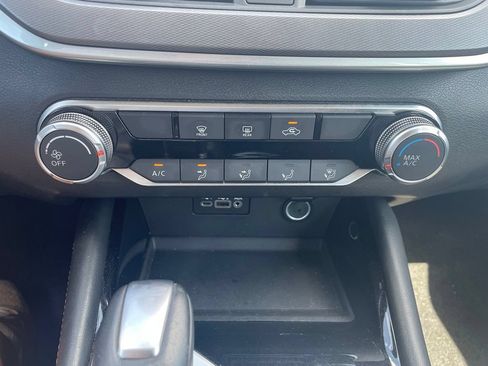 Used 2025 Nissan Altima 2.5 SR FWD image 18