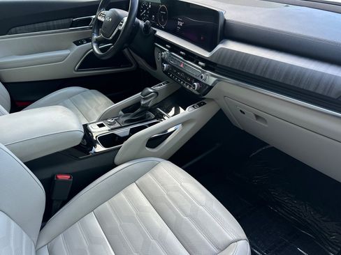 Used 2024 Kia Telluride SX Prestige AWD/4WD image 36