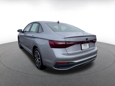 Used 2025 Volkswagen Jetta SE image 11