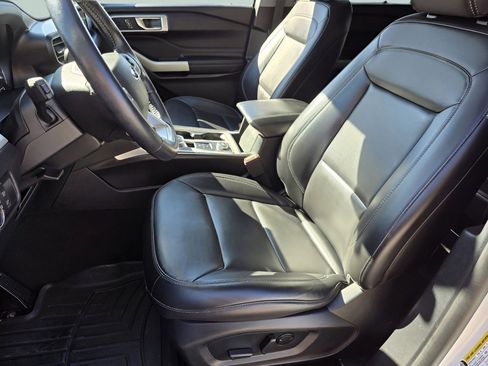Used 2022 Ford Explorer XLT w/ Equipment Group 202A image 33