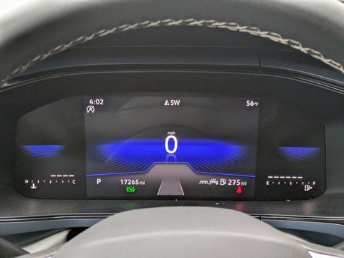 Used 2024 Volkswagen Taos SE image 7