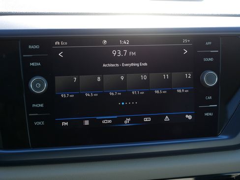 Used 2023 Volkswagen Taos SE image 22