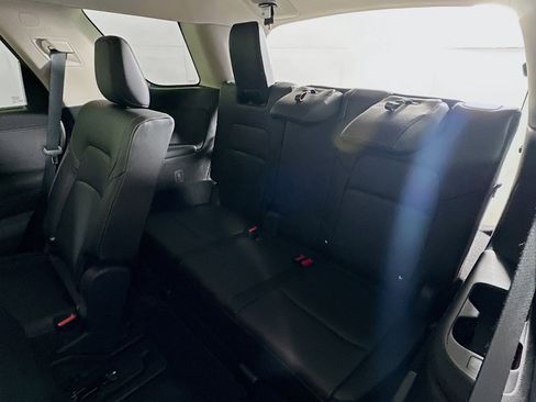 Used 2025 Nissan Pathfinder SL AWD/4WD image 28