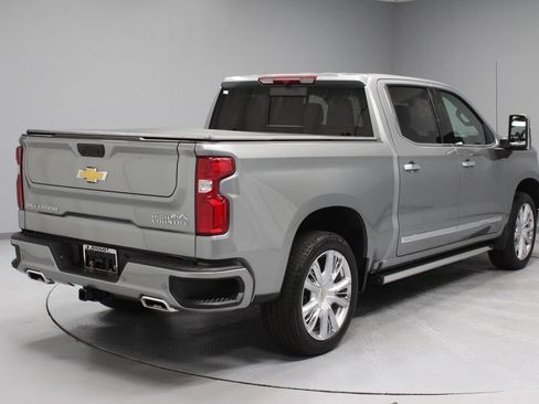 Used 2025 Chevrolet Silverado 1500 High Country w/ High Country Premium Package AWD/4WD image 11