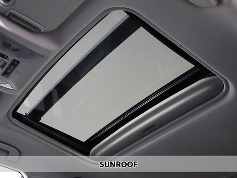 Used 2021 Toyota RAV4 XLE Premium image 3