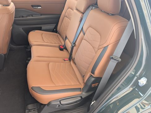 Used 2025 Nissan Pathfinder Platinum w/ Cargo Package FWD image 18