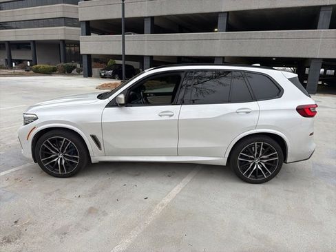 Used 2022 BMW X5 M50i image 1
