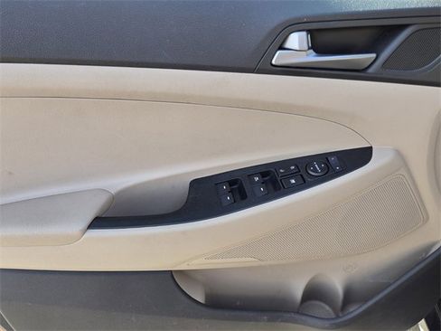 Used 2017 Hyundai Tucson SE image 16