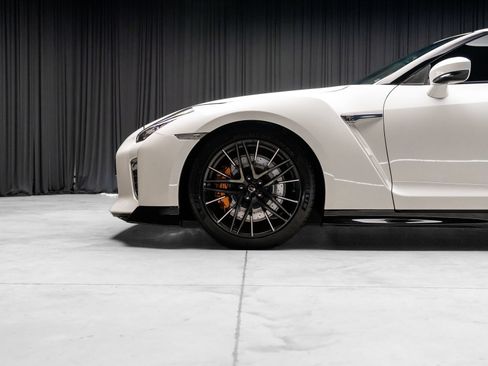 Used 2020 Nissan GT-R Premium AWD/4WD image 28