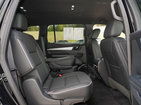 Used 2025 Buick Enclave Preferred AWD/4WD image 29