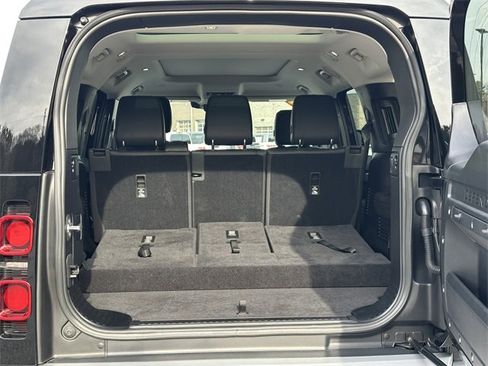 Used 2024 Land Rover Defender 130 S image 19