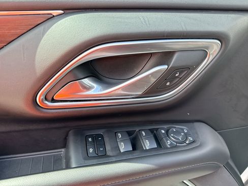 Used 2024 Chevrolet Suburban Z71 w/ Luxury Package image 15