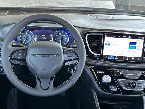 New 2027 Chrysler Pacifica Limited FWD image 14