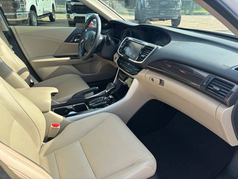 Used 2017 Honda Accord EX-L image 19