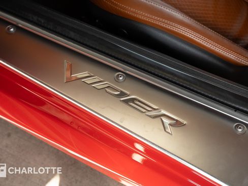 Used 2013 SRT Viper GTS w/ GTS Laguna Interior Pkg image 21