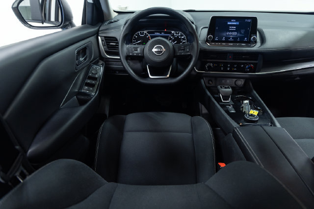 Used 2024 Nissan Rogue S AWD/4WD image 3