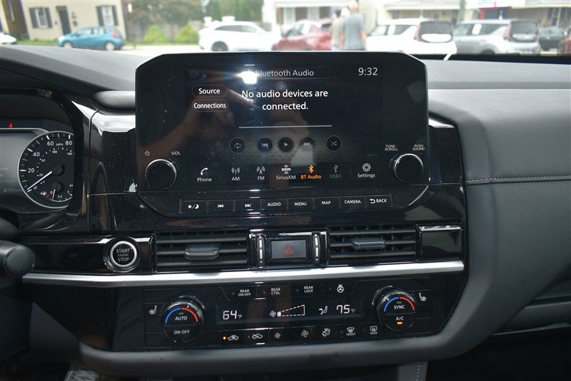 Used 2024 Nissan Pathfinder SL AWD/4WD image 16