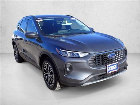 Used 2025 Ford Escape PHEV image 6