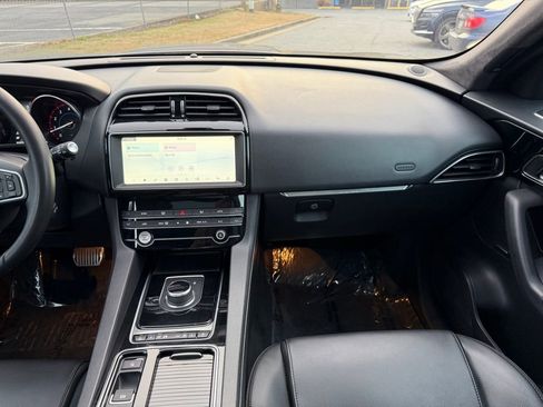 Used 2020 Jaguar F-PACE Premium image 28