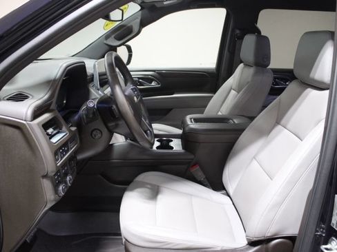Used 2023 Chevrolet Suburban LT w/ Luxury Package AWD/4WD image 20