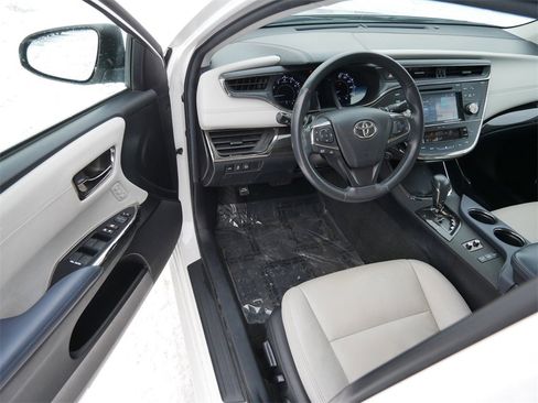Used 2015 Toyota Avalon XLE Touring image 10