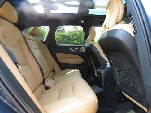 Used 2020 Volvo XC60 T8 Inscription AWD/4WD image 16