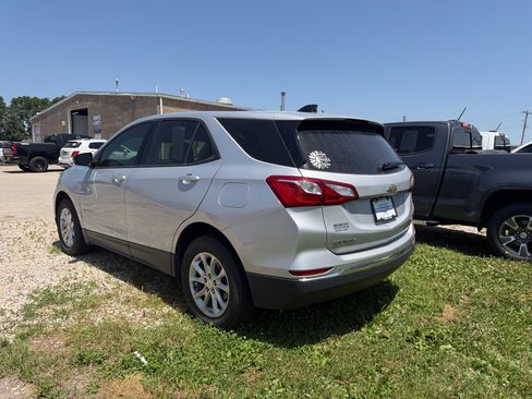 Used 2018 Chevrolet Equinox LS FWD image 3