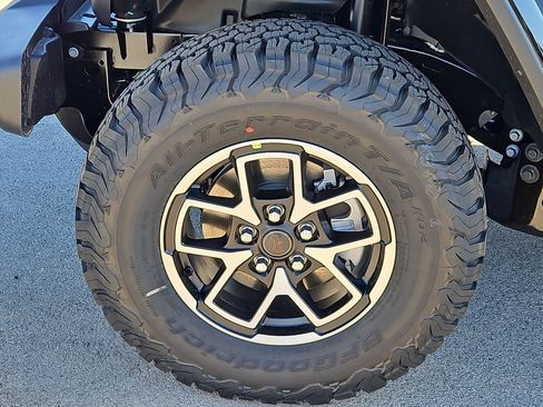New 2026 Jeep Wrangler Unlimited Rubicon AWD/4WD image 13