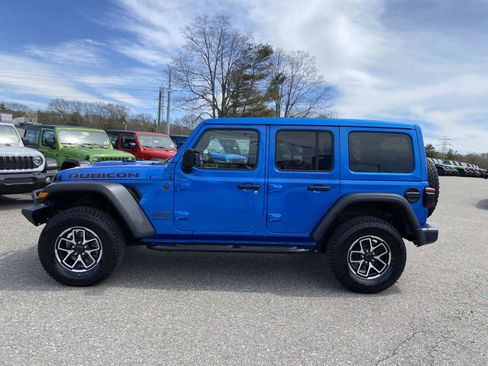 Used 2024 Jeep Wrangler Unlimited Rubicon AWD/4WD image 7