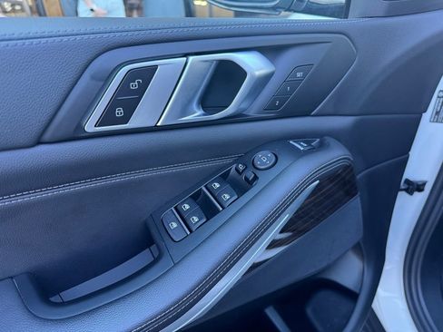 Used 2020 BMW X5 xDrive40i w/ Premium Package image 3