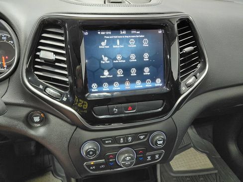 Certified 2019 Jeep Cherokee Limited AWD/4WD image 34
