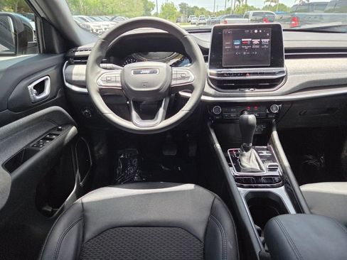 Used 2025 Jeep Compass Latitude AWD/4WD image 26