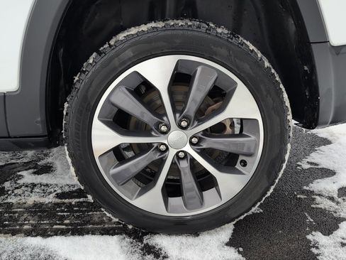 Used 2022 Jeep Cherokee Limited w/ Elite Package image 11