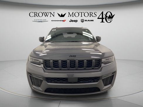 Used 2026 Jeep Grand Cherokee Limited w/ Limited Altitude Package AWD/4WD image 2