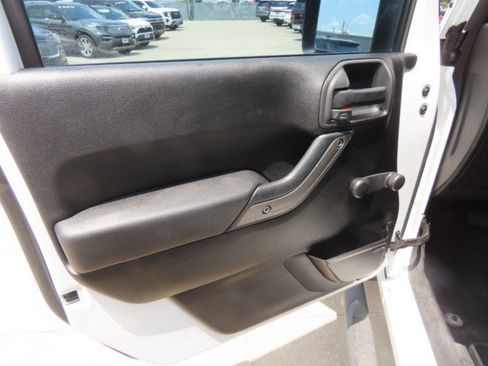 Used 2014 Jeep Wrangler Sport w/ Connectivity Group AWD/4WD image 16