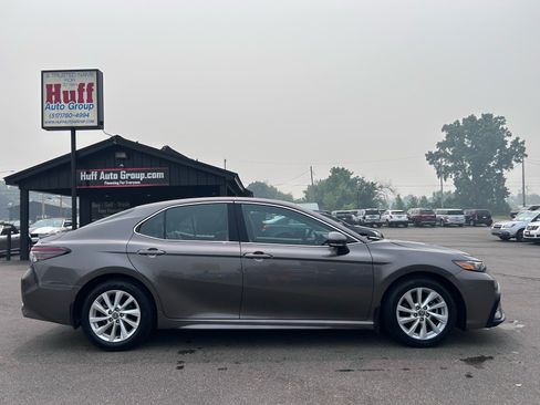Used 2024 Toyota Camry SE FWD image 12
