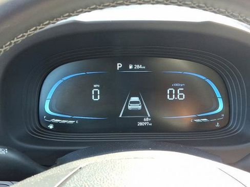 Certified 2024 Hyundai Venue SEL image 20