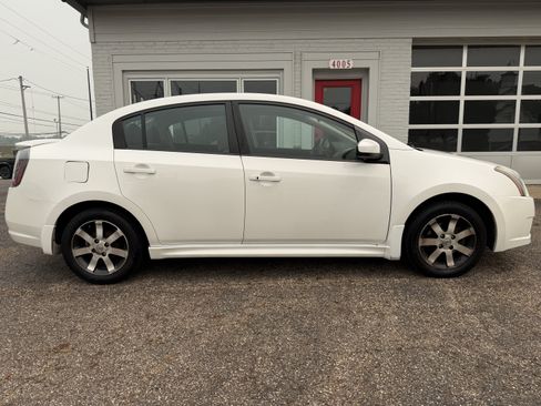 Used 2012 Nissan Sentra 2.0 SR w/ Special Edition Pkg FWD image 6