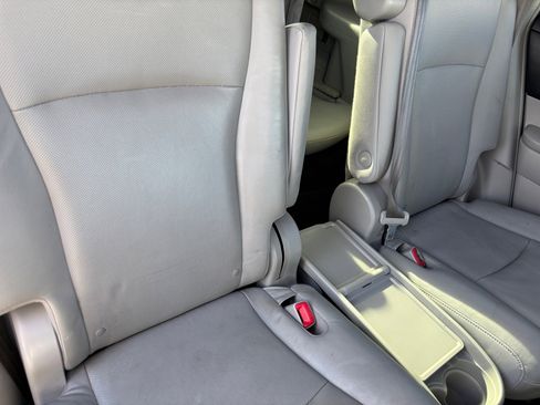 Used 2013 Toyota Highlander Limited image 18