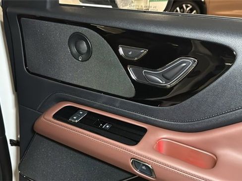 New 2026 Lincoln Aviator Reserve image 9