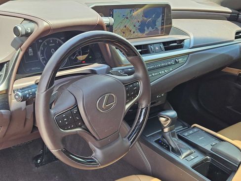 Used 2019 Lexus ES 350 w/ Premium Package FWD image 2