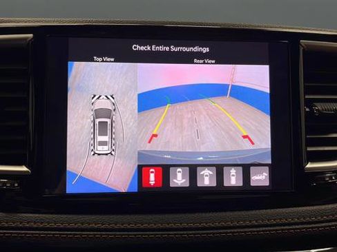 Used 2023 Chrysler Pacifica Pinnacle FWD image 14