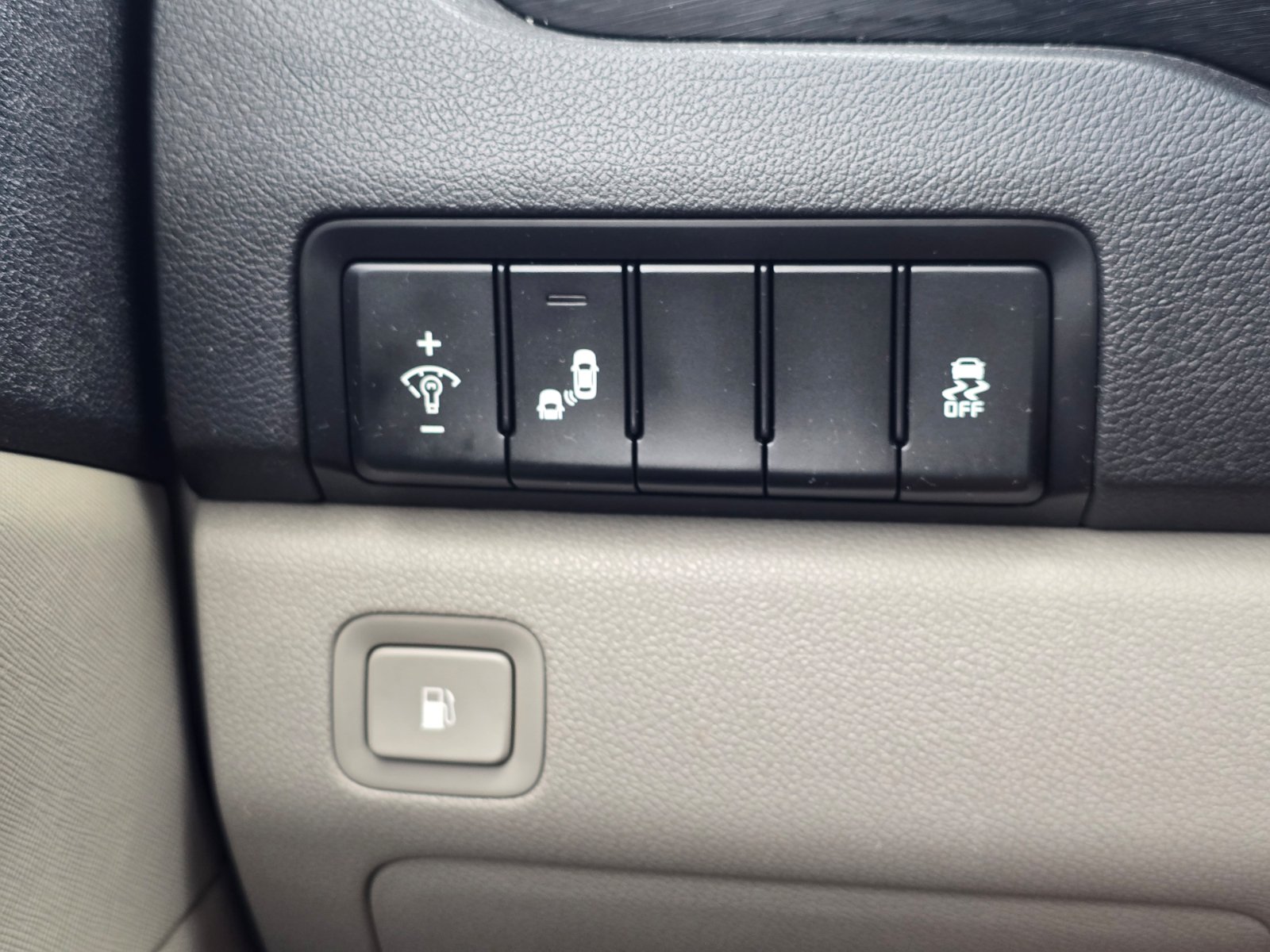 Used 2021 Kia Sedona EX FWD image 23