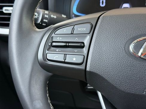 Used 2024 Hyundai Venue Limited FWD image 26