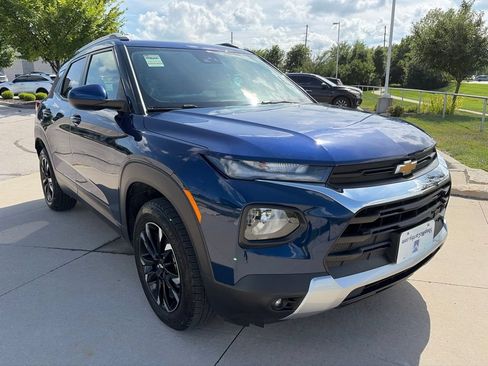 Used 2023 Chevrolet TrailBlazer LT w/ Convenience Package AWD/4WD image 2