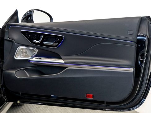 Used 2025 Mercedes-Benz CLE 300 4MATIC Cabriolet image 20