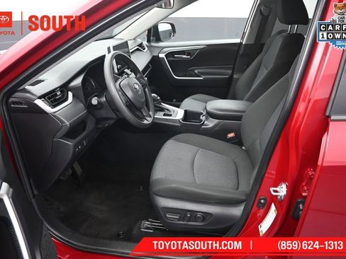 Used 2025 Toyota RAV4 XLE AWD/4WD image 9