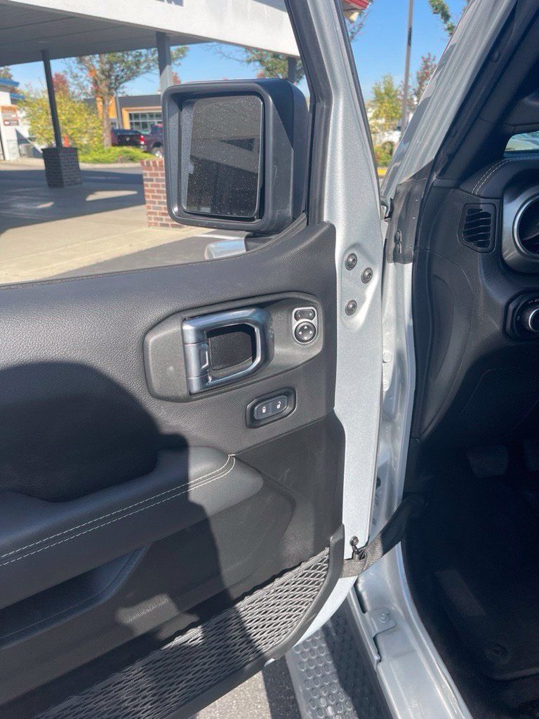 Used 2023 Jeep Wrangler Unlimited Sahara w/ Cold Weather Group AWD/4WD image 9